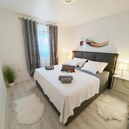 Apartment Toni With Private Parking Zadar Exterior photo